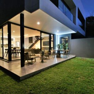 Luxury House Hyde Park 3 Beds